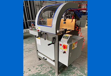 幫助客戶解決設備低效能問題，毫不猶豫購買日意嘉自動鋸切角度鋸！