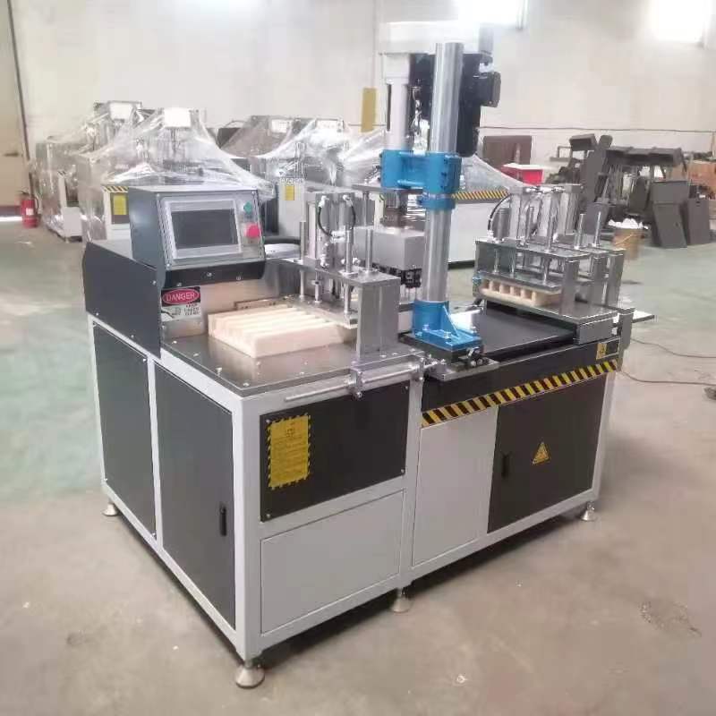 日意嘉鉆切一體機與某芃電子科技有限公司達成合作