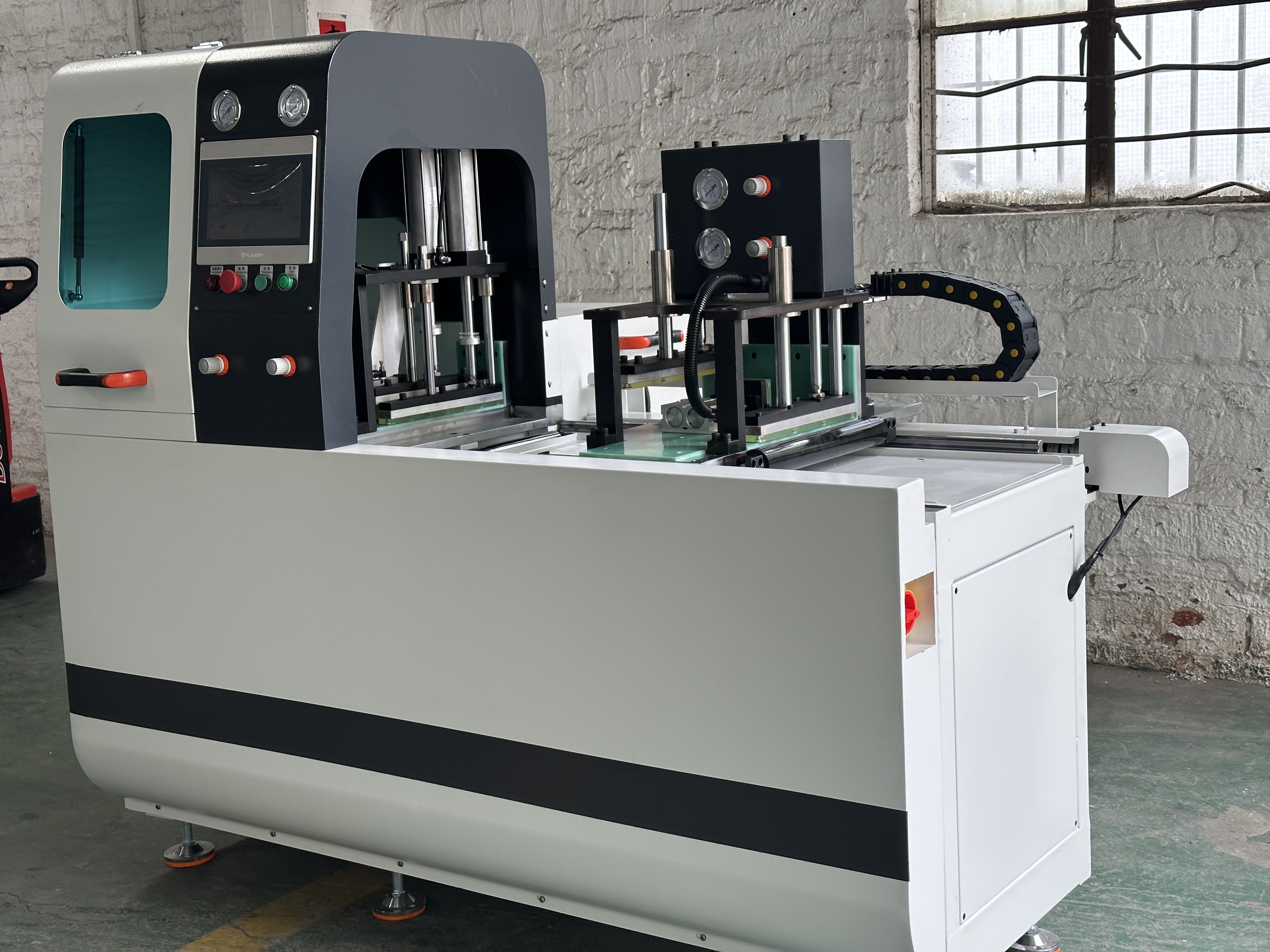 405分料退刀切鋁機