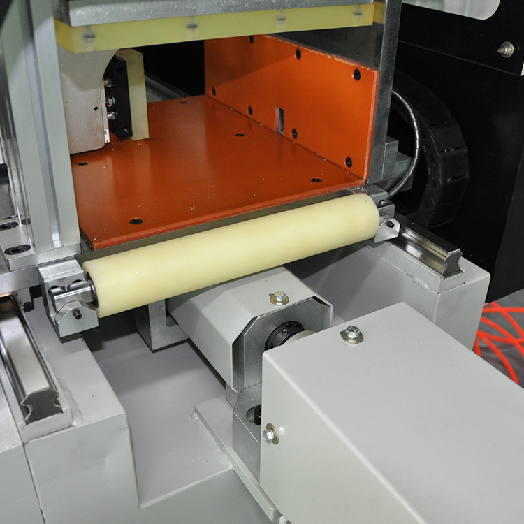 無尾料分離式全自動(dòng)切鋁機(jī)細(xì)節(jié)圖7 無尾料分離式全自動(dòng)切鋁機(jī)細(xì)節(jié)圖7