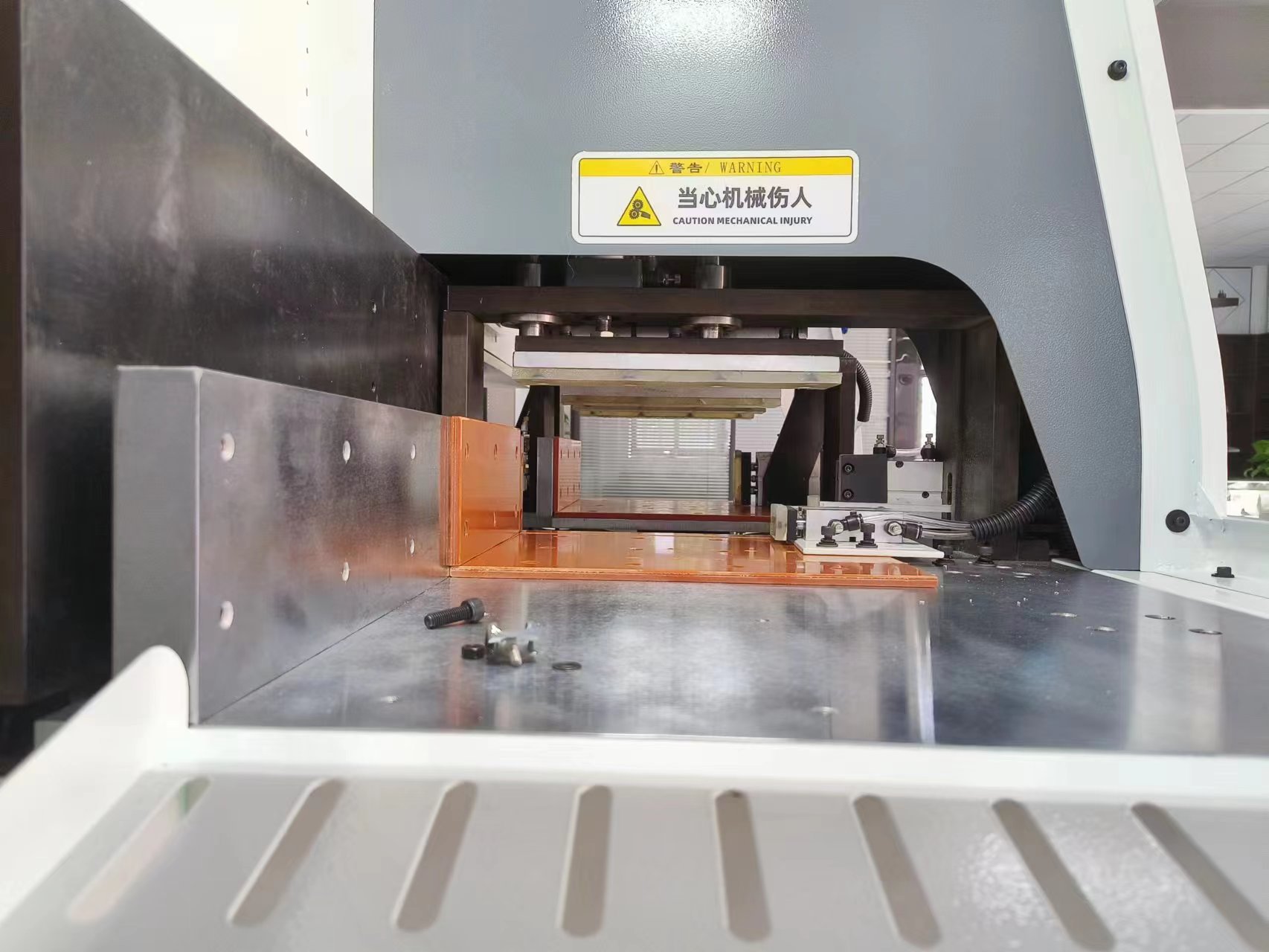 鋁合金自動(dòng)下料機(jī) 鋁合金自動(dòng)下料機(jī)