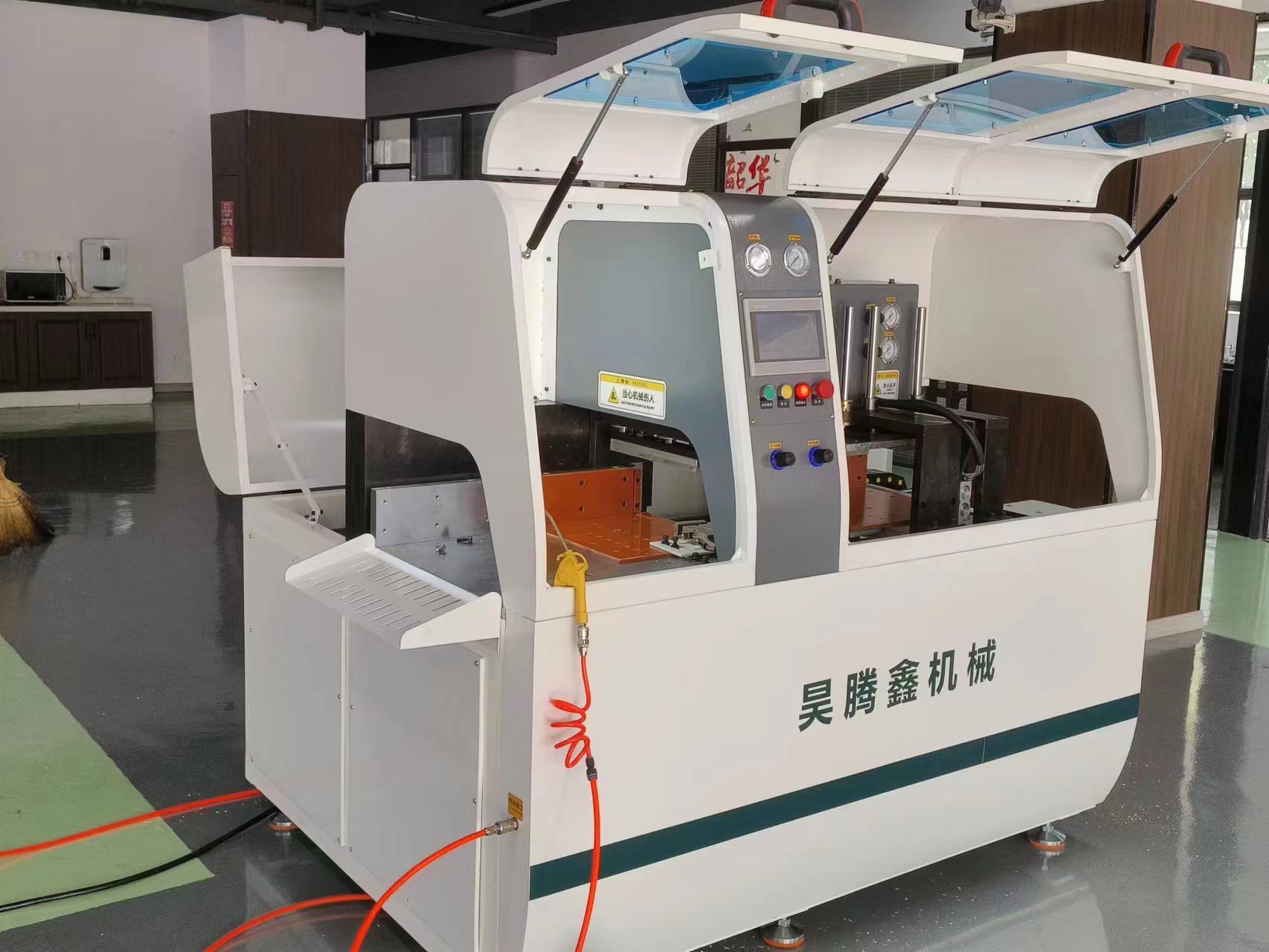 鋁型材切割機(jī) 鋁型材切割機(jī)