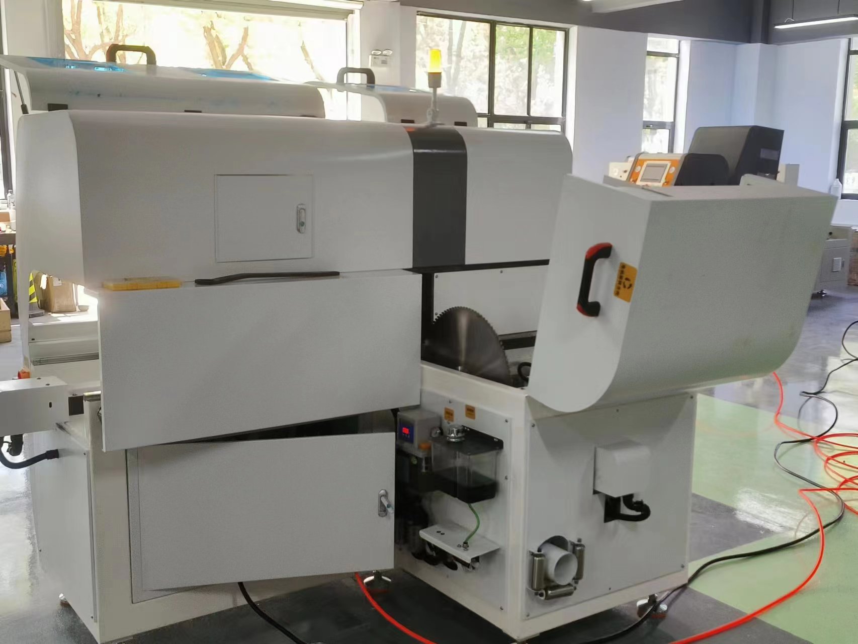 鋁型材切割機(jī) 鋁型材切割機(jī)