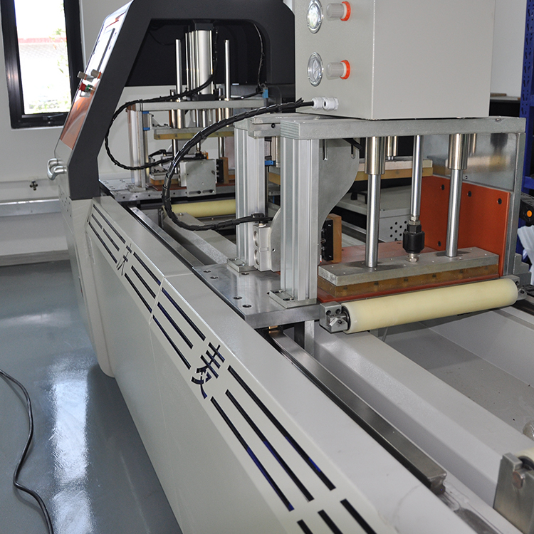 鋁蜂窩板切割機(jī)