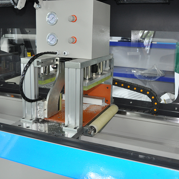 610無尾料分離式全自動切鋁機帶防護罩細節圖