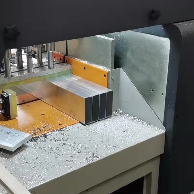 鋁合金精密切割機(jī) 鋁合金精密切割機(jī)